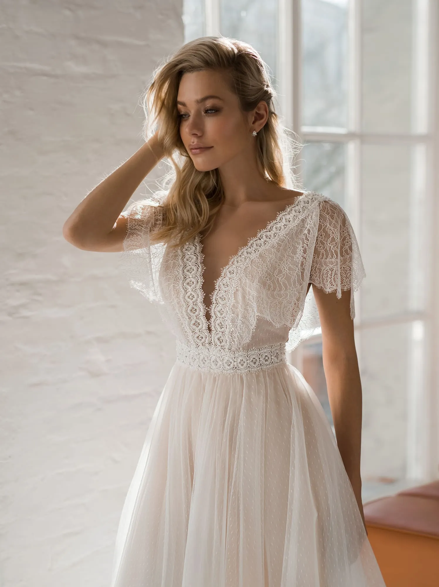 Cap Sleeve Lace Appliques Champagne Dot Tulle Boho Wedding Dresses