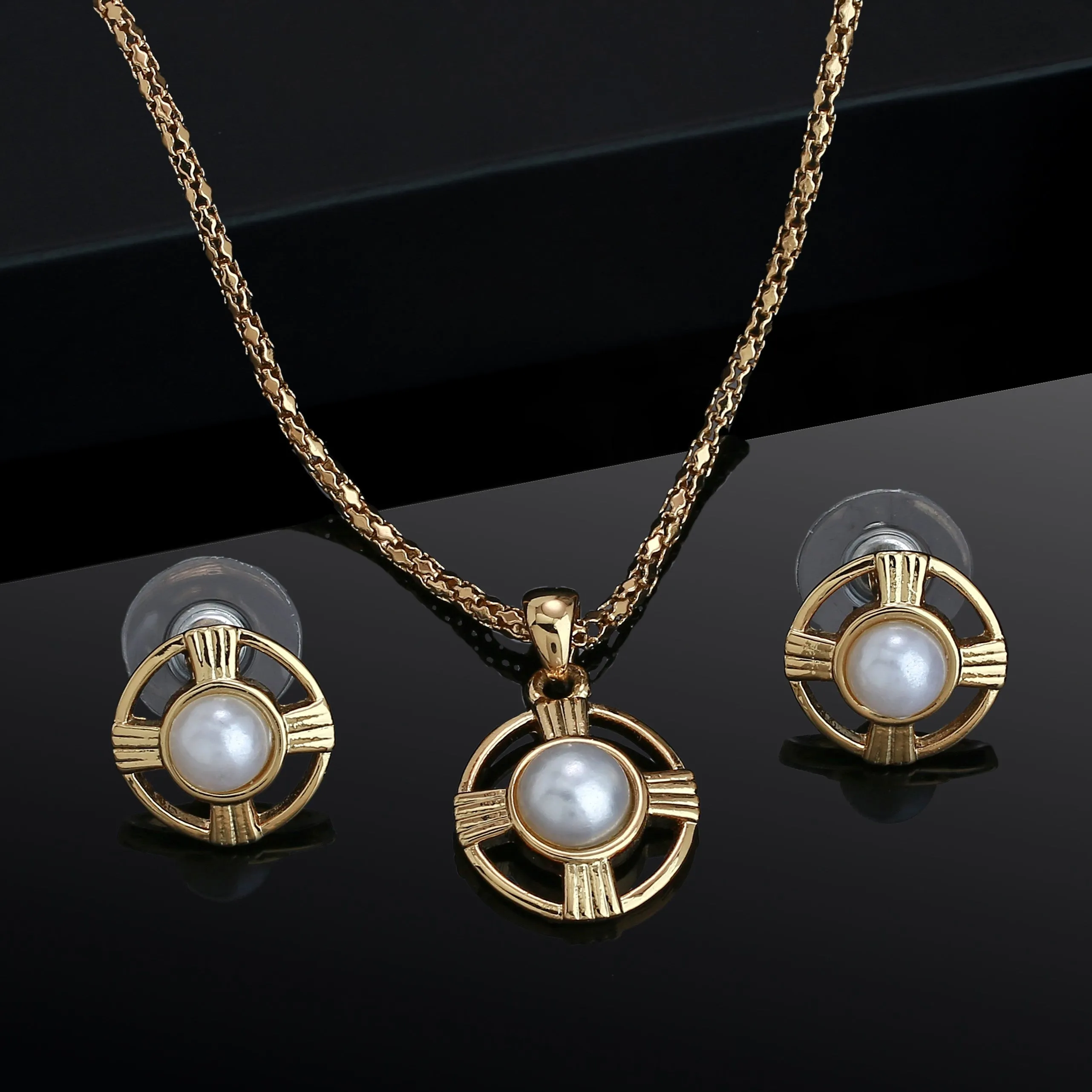 Estele 24 Kt Gold Plated Pearl button Chain pendant set for women