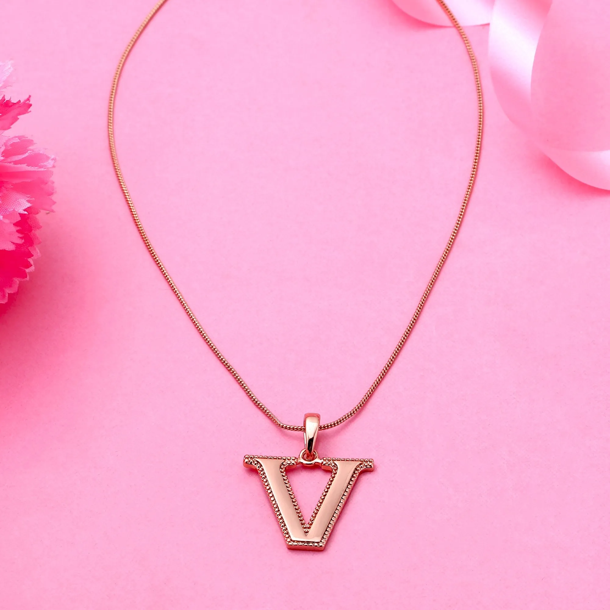 Estele - Charm "V" Rosegold plated Pendant