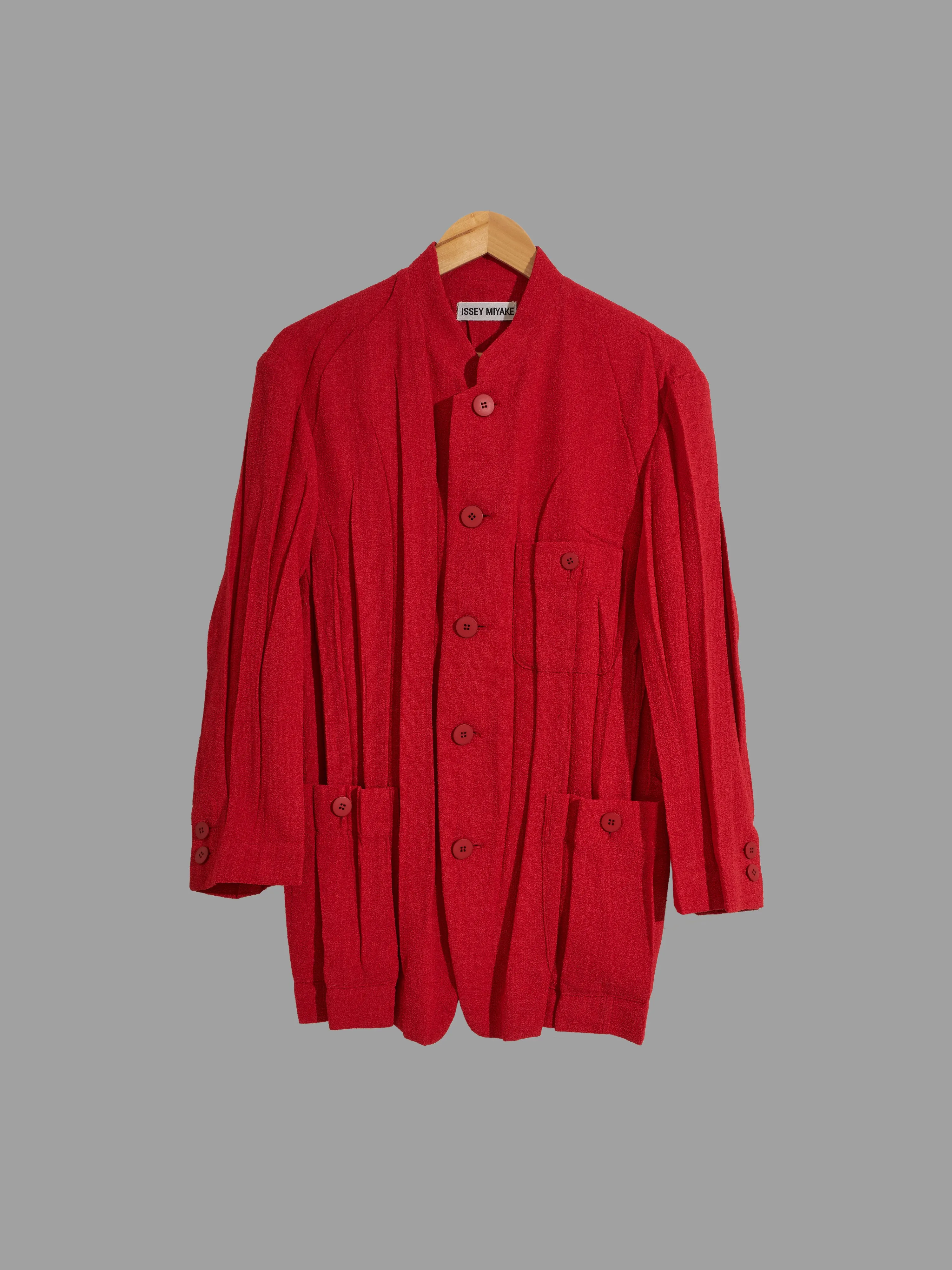 Issey Miyake red creased polyester 5 button stand collar blazer - size M L