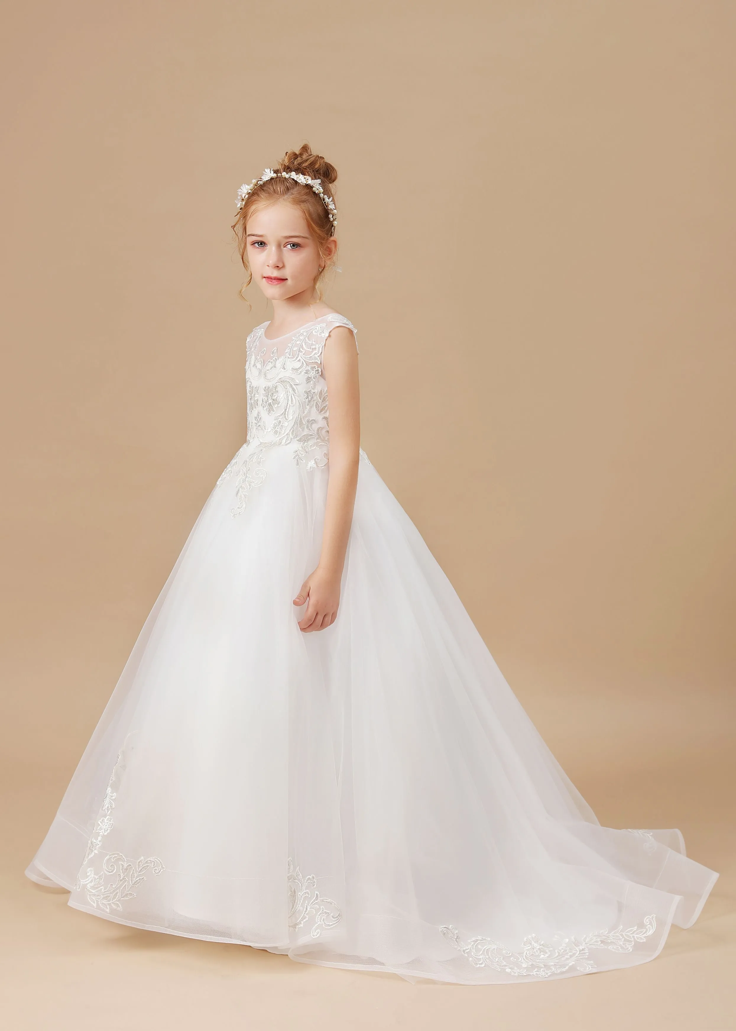 Ivory Multi-Layer Tulle Sleevelesss Applique Flower Girl Dresses with Sweep trailing